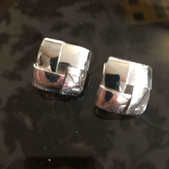 A pair of clip on silver tone woven square earrings. - Picture 1 of 5